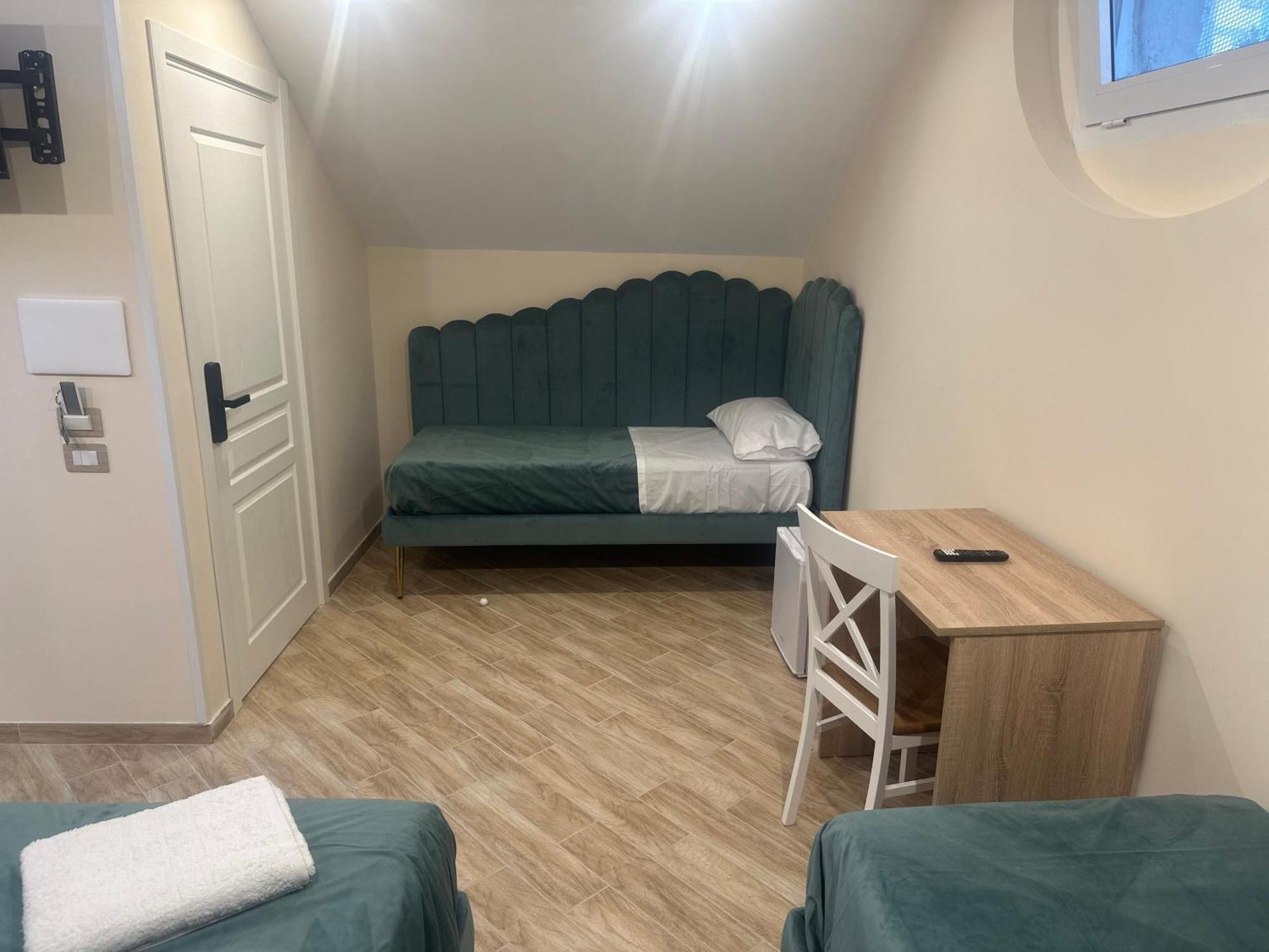 Attic Room Naples Luaran gambar