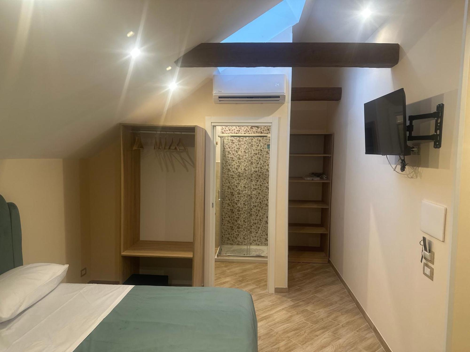 Attic Room Naples Luaran gambar