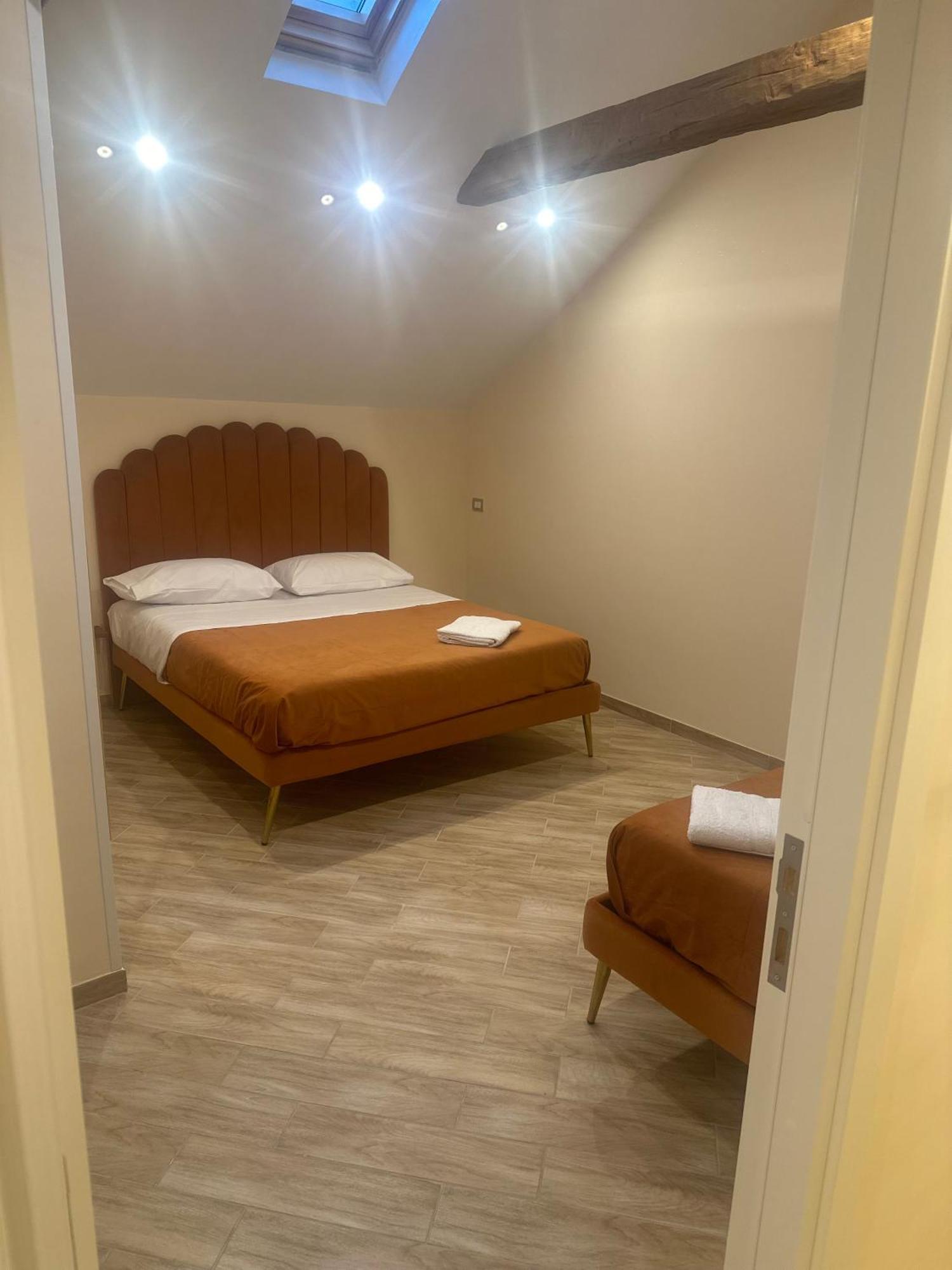 Attic Room Naples Luaran gambar