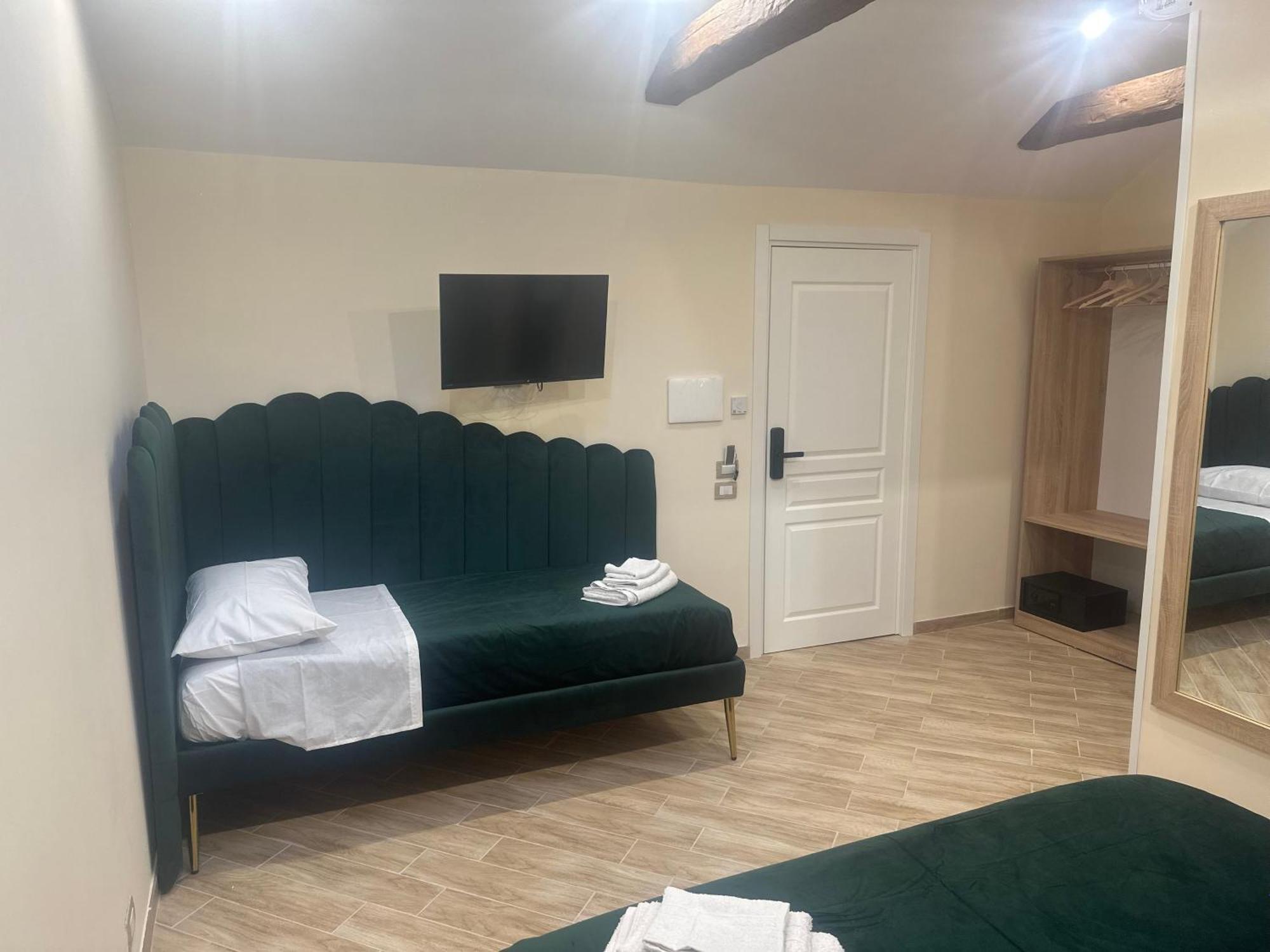 Attic Room Naples Luaran gambar