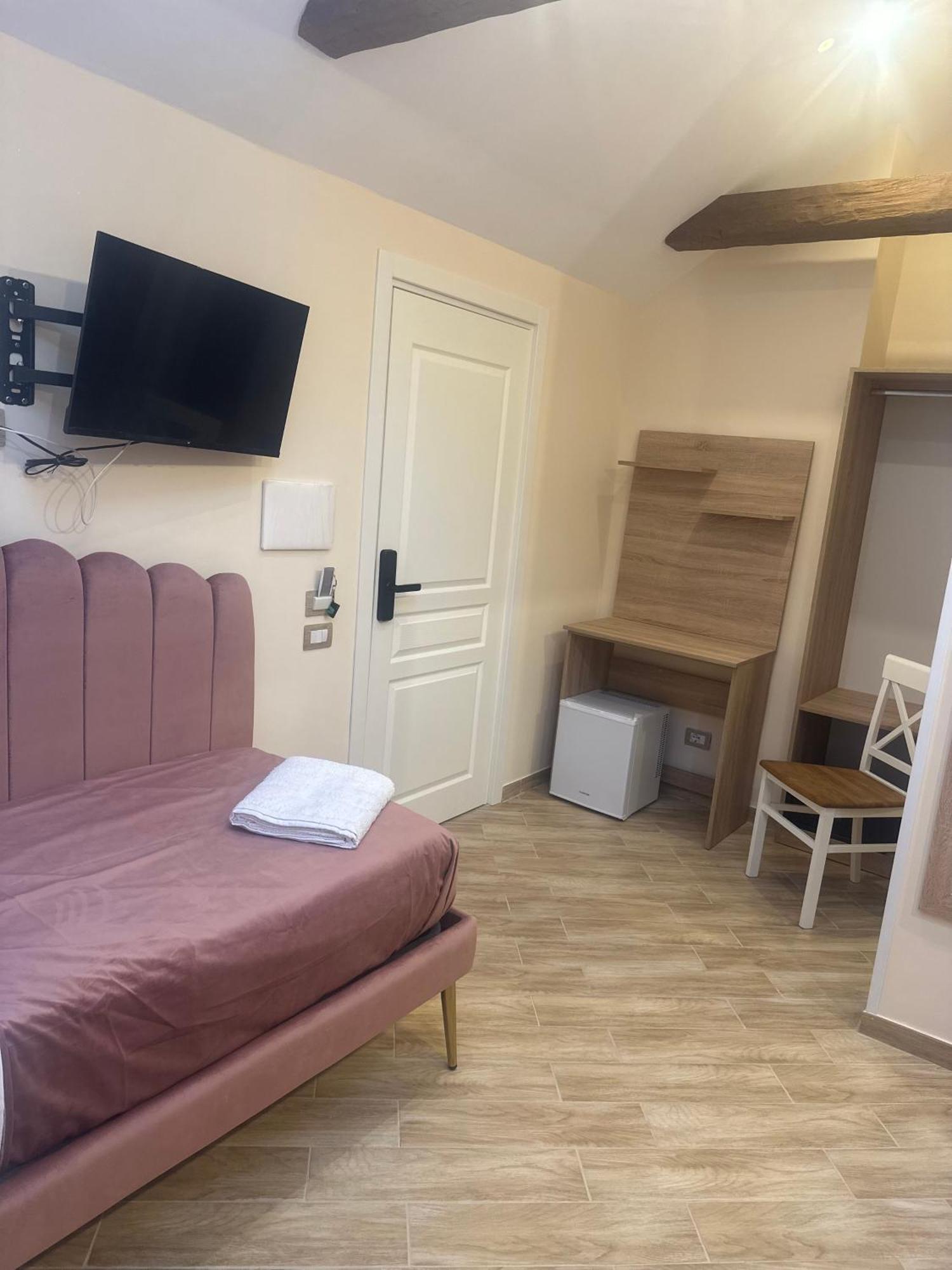 Attic Room Naples Luaran gambar