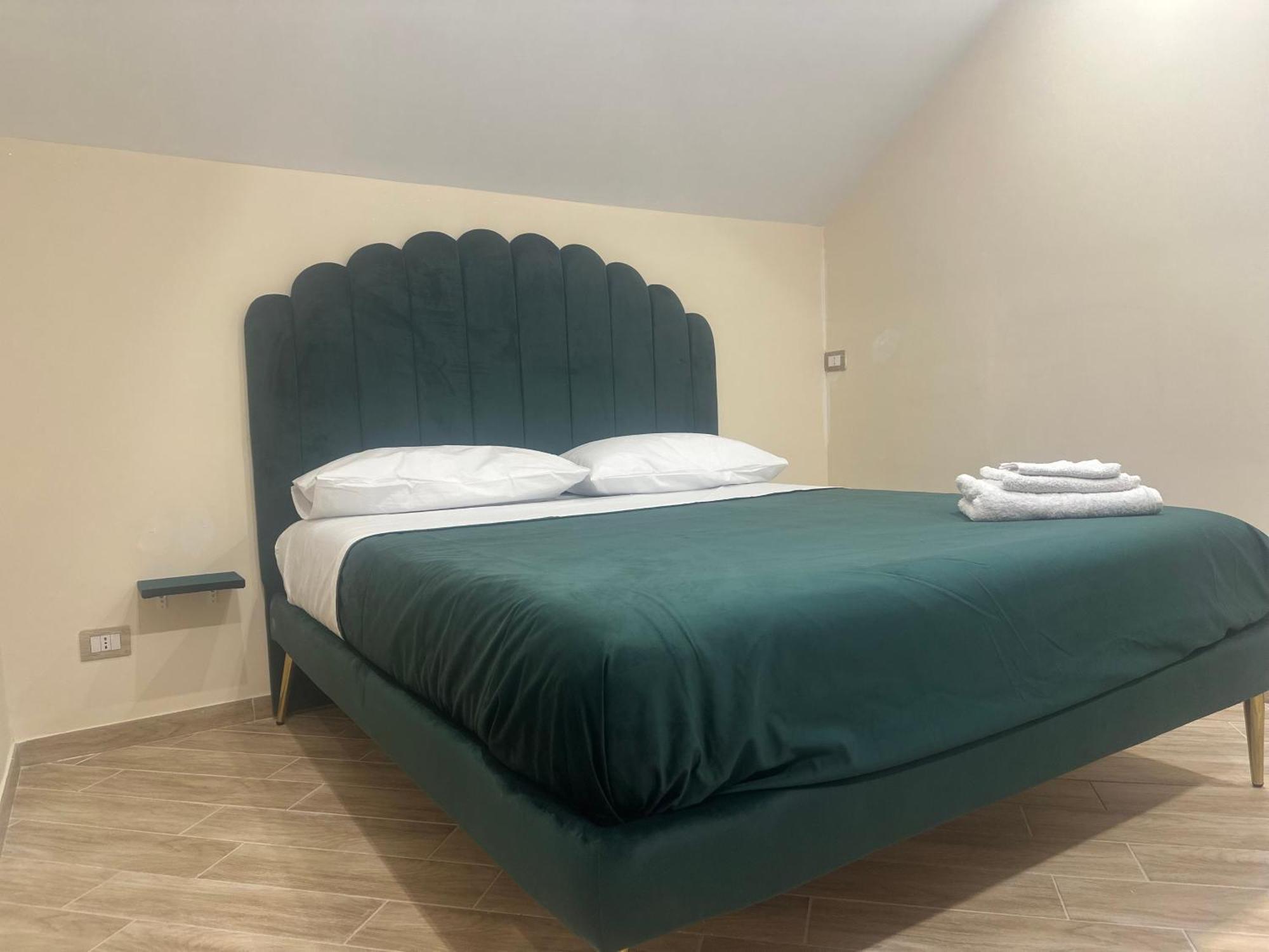 Attic Room Naples Luaran gambar