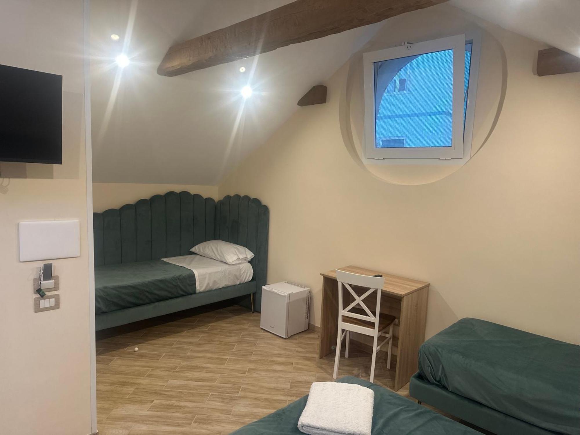 Attic Room Naples Luaran gambar